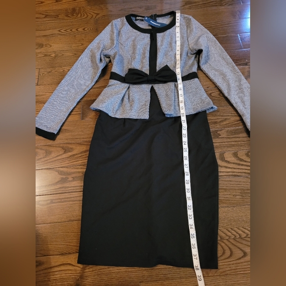 NWT Dress, Longer sleeves for Fall/Winter. - Picture 2 of 10